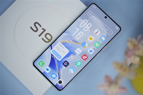 充电一次玩游戏14小时！vivo S19图赏