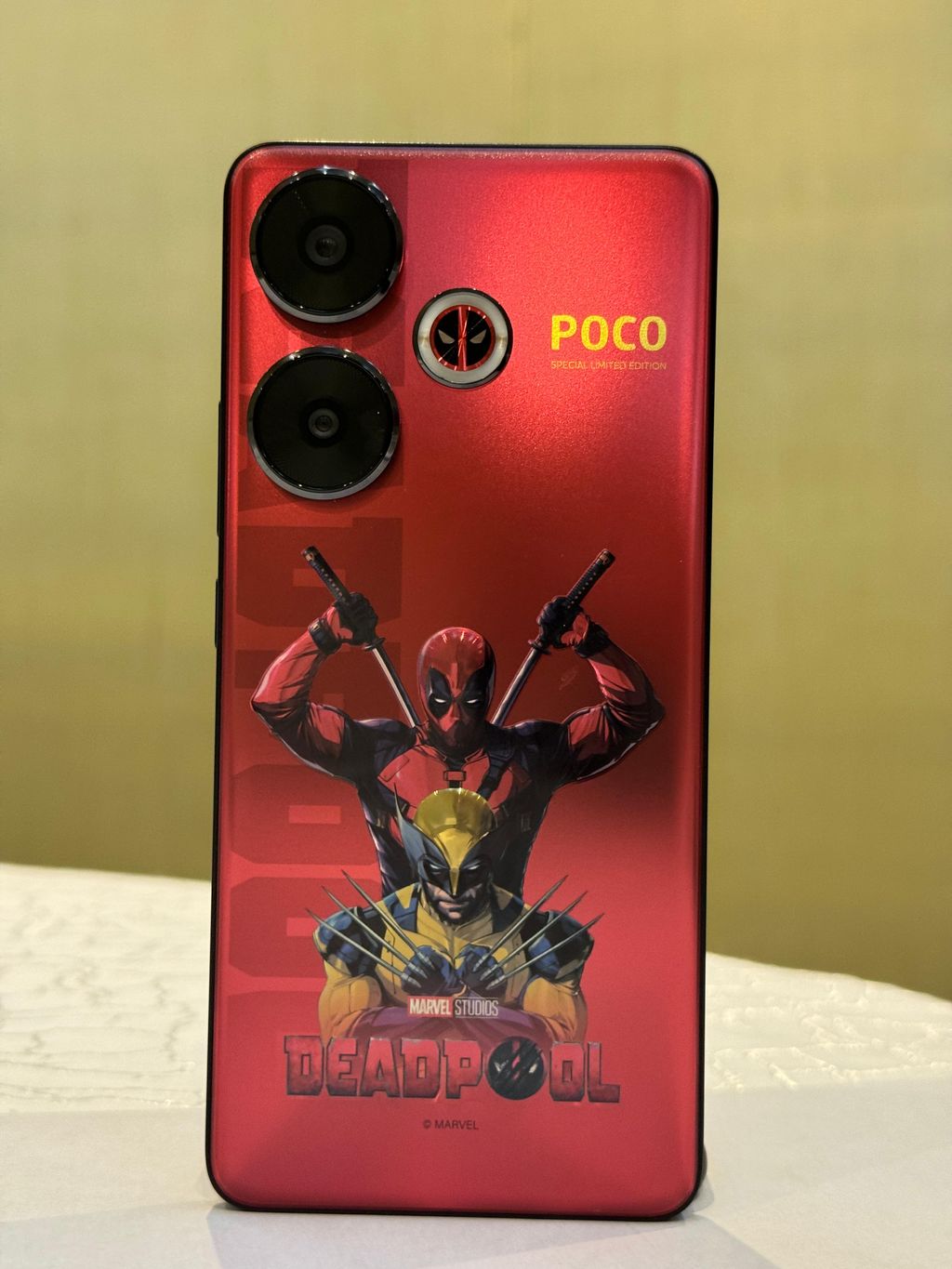 死侍限量版小米 POCO F6 5G 手机真机曝光